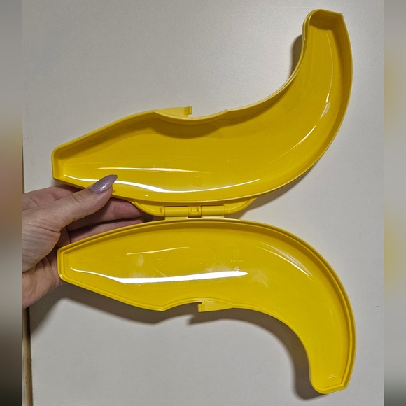Exclusive- Tupperware banana Keeper - Picture 2 of 4
